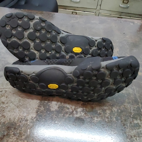 Like new New Balance Vibram shoes - Picture 4 of 4